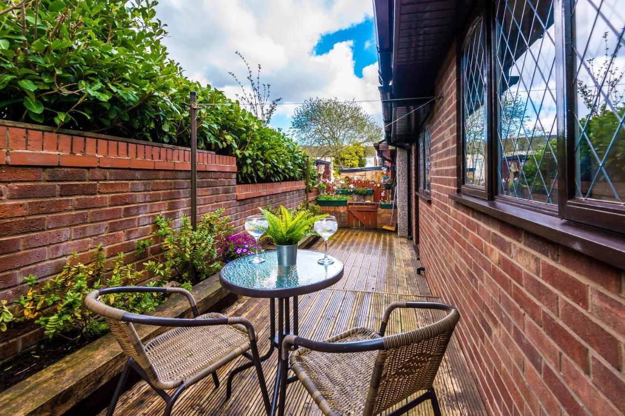 Sunshine Cottage By Happy Sunshine Stay Golborne Exterior foto